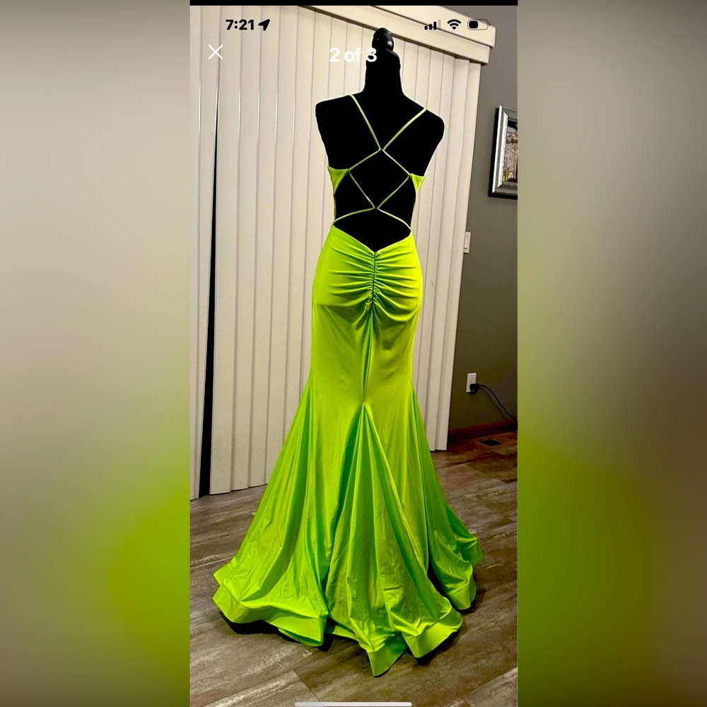 Prom dress - Picture 2 of 2